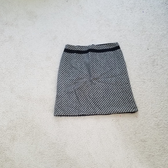 Very smart winter woolen skirt. - Picture 4 of 6